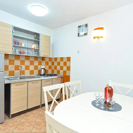 Apartment Ferienwohnung Fur 5 Personen Ca 43 Qm In Pula, Istrien Istrische Riviera *
